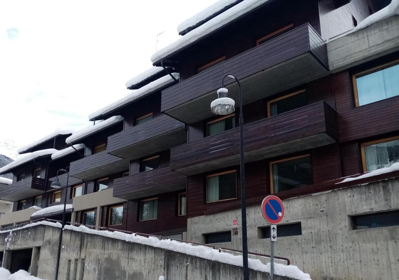 Comodo Alloggio Con Accesso Diretto Alle Piste Santa Caterina Valfurva Bagian luar foto